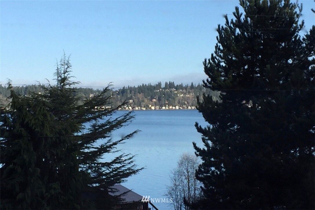Property Photo: 1616 E Lake Sammamish Place SE WA 98075