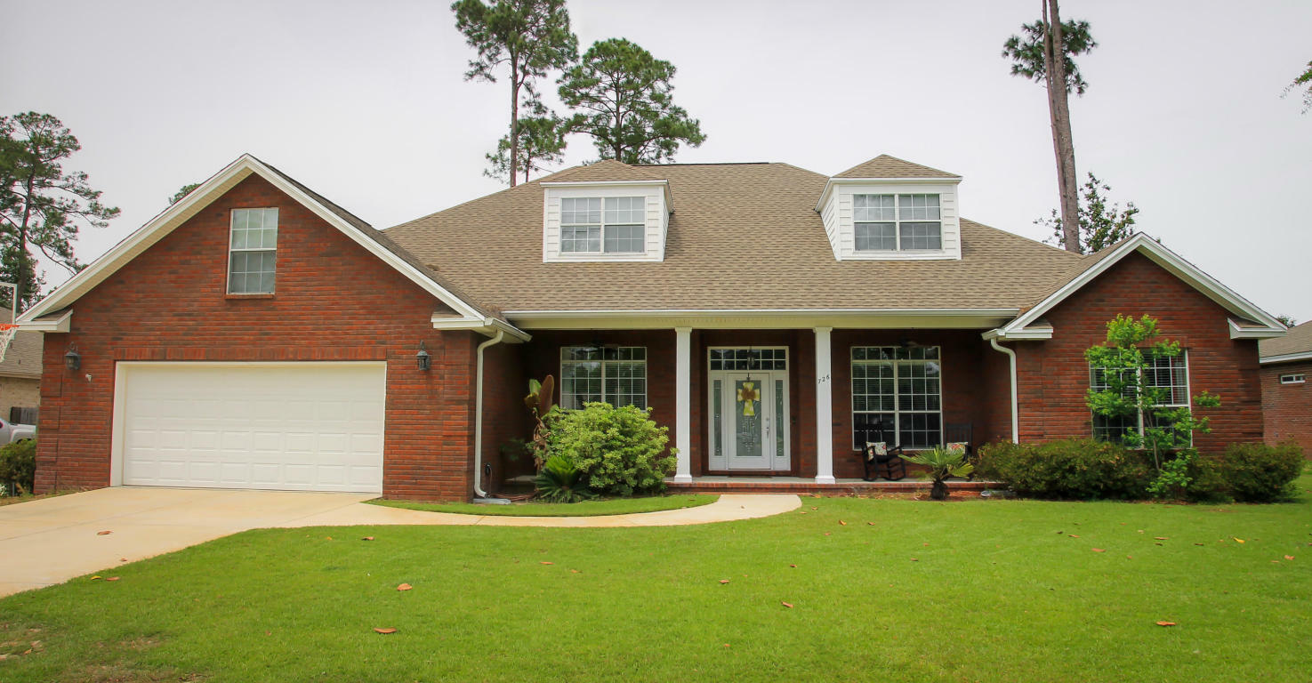 Property Photo: 726 Persimmon Way FL 32578