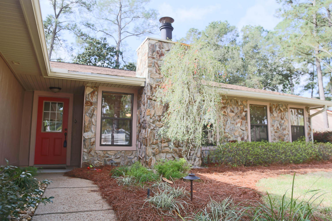 Property Photo:  408 Green Oak Lane  FL 32578 