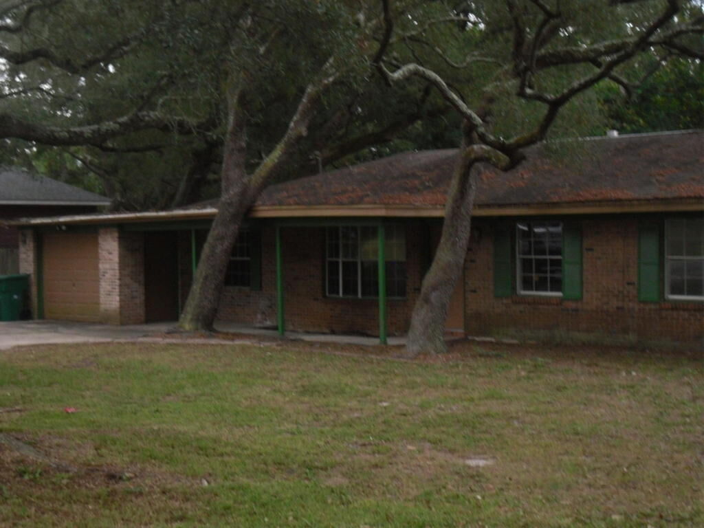 Property Photo:  219 NW Lincoln Drive  FL 32547 