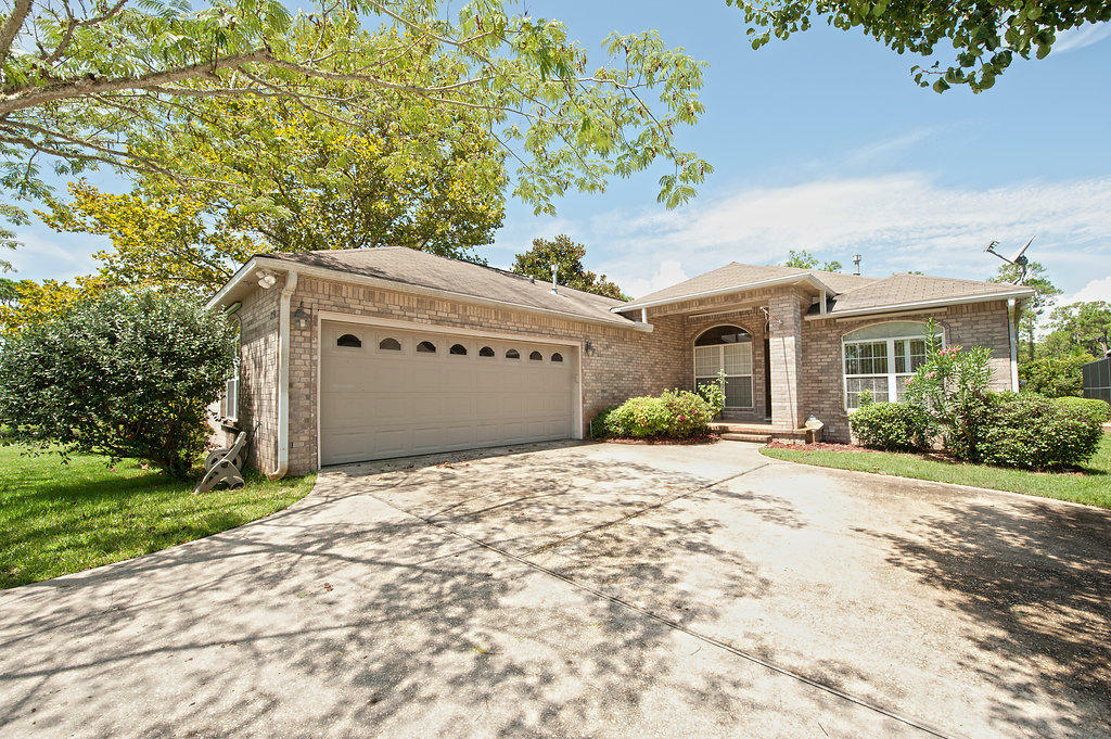 Property Photo: 256 Tecumseh Lane FL 32569