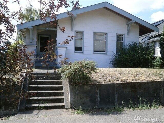 Property Photo:  5701 27th Ave NE  WA 98105 