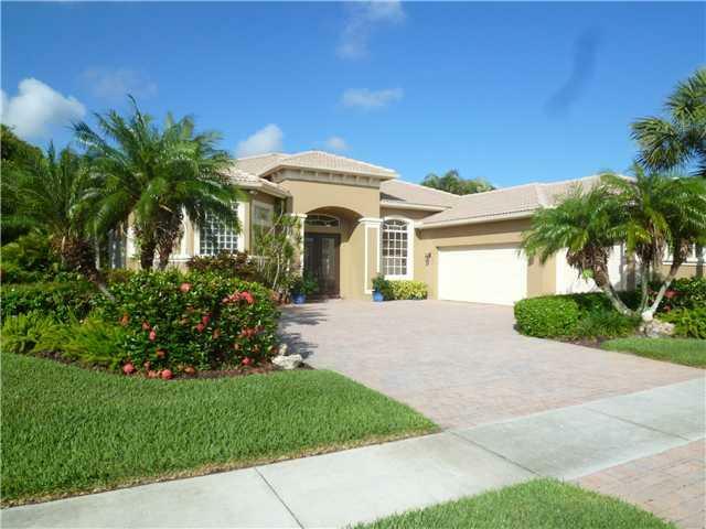 Property Photo:  7006 SE Bay Hill Drive  FL 34997 