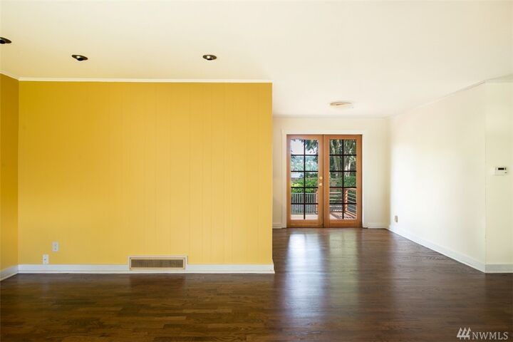 Property Photo: 16516 Bothell Wy NE WA 98155