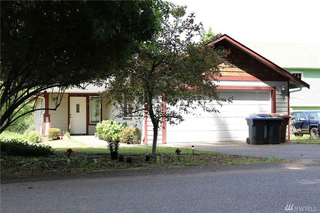 Property Photo:  336 E Poplar St  WA 98584 