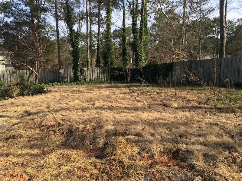 Property Photo:  125 Summer Crest Court   30022 
