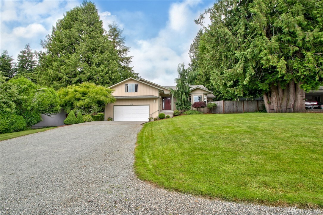 Property Photo:  214 Colvin Place  WA 98274 