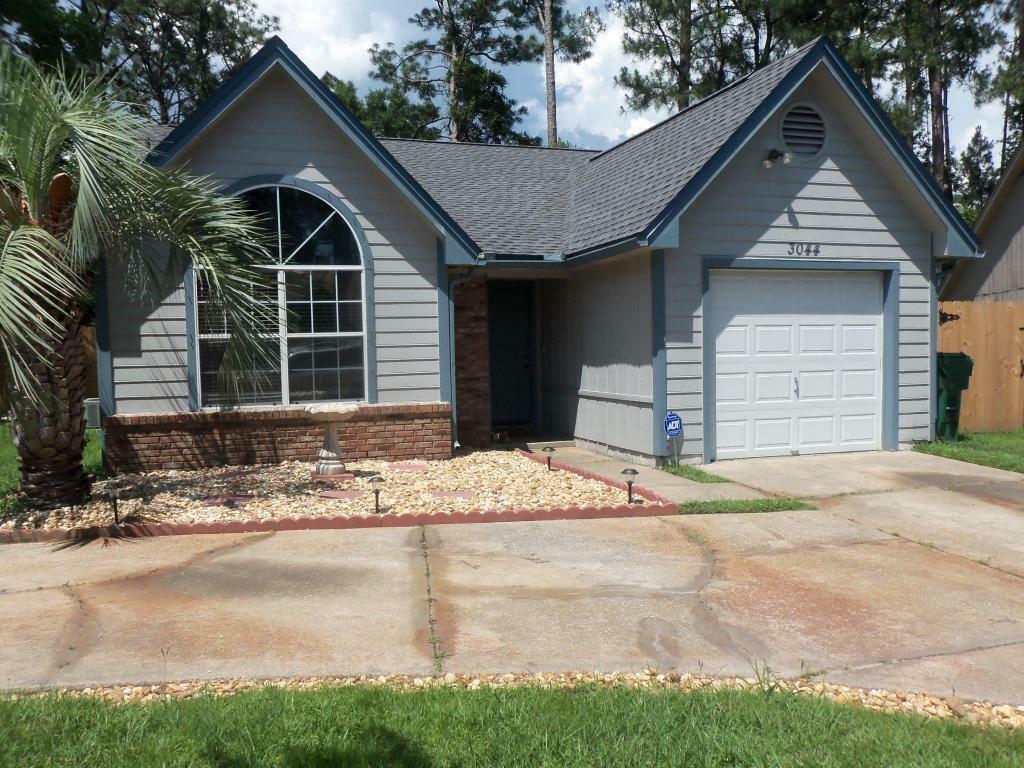 Property Photo:  3044 Yorktown Circle  FL 32547 