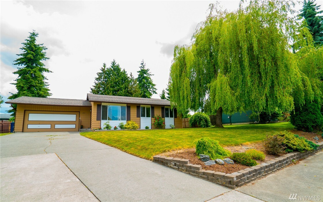 Property Photo:  2414 N 18th Place  WA 98273 