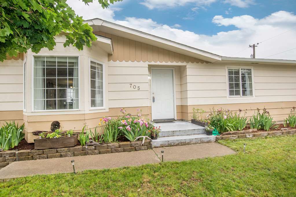 Property Photo: 705 E Ladd St WA 99022