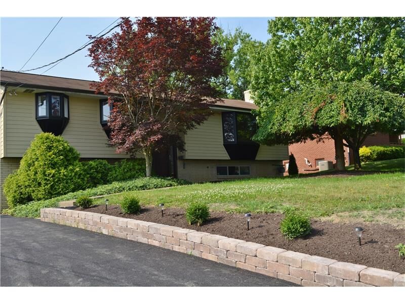 Property Photo:  136 Maryland Dr  PA 15106 