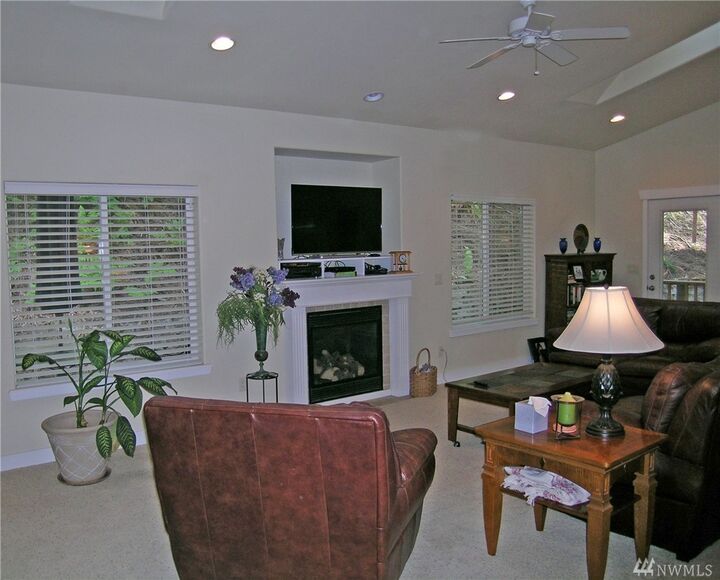 Property Photo:  13 Black Bear Ct  WA 98229 