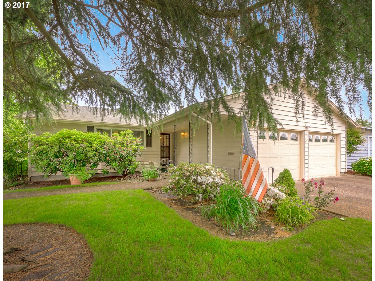 Property Photo:  515 N Cascade Dr  OR 97071 