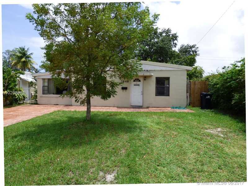 Property Photo: 1648 NE 183rd St FL 33179