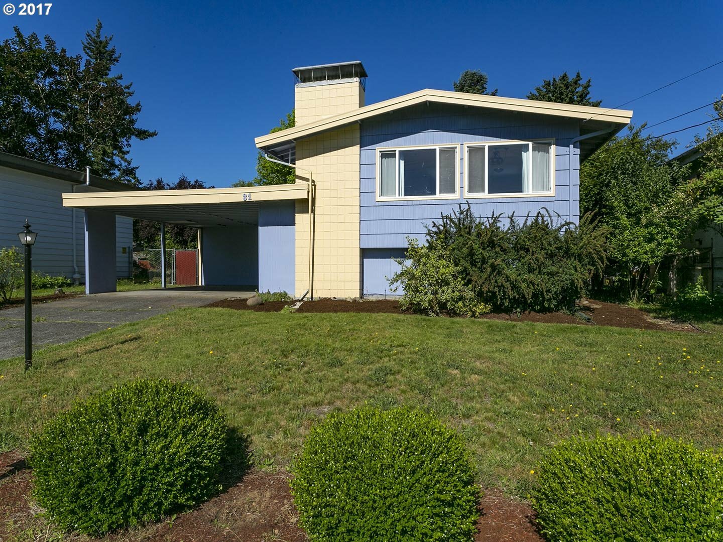 Property Photo:  31 SE 196th Ave  OR 97233 