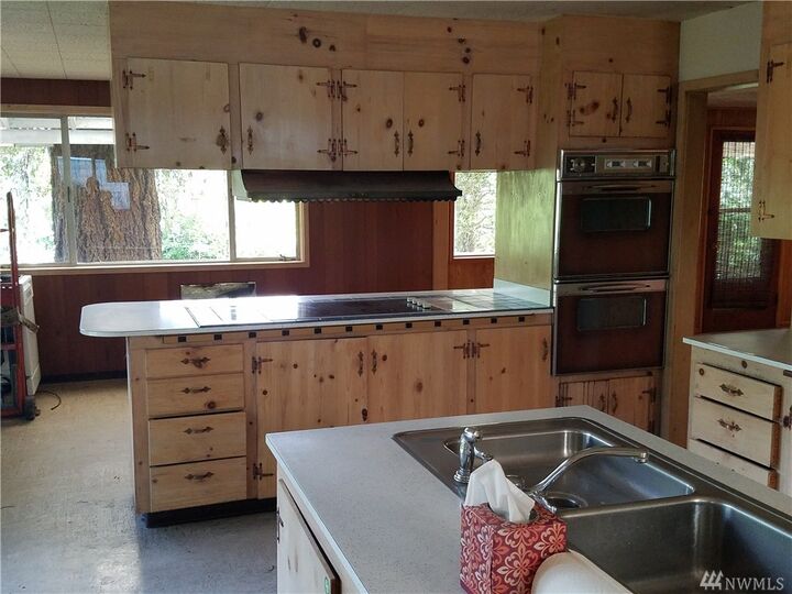 Property Photo:  609 6th Ave  WA 98333 