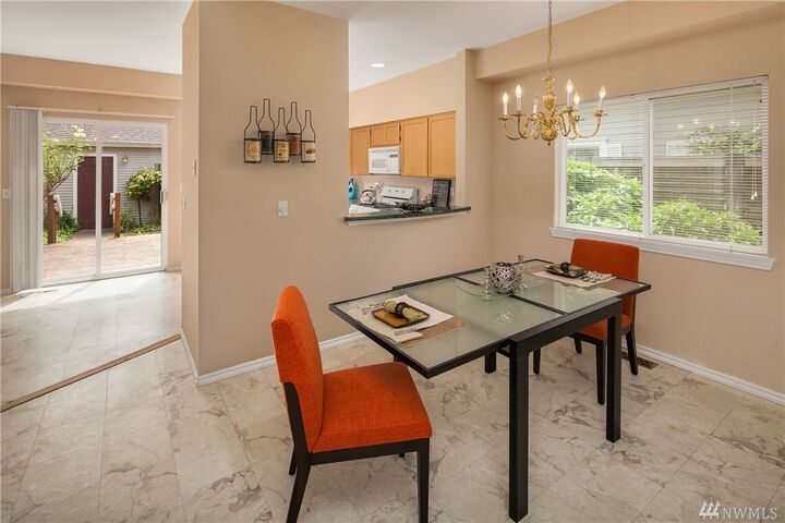 Property Photo:  567 NE Alder Street 567B  WA 98027 