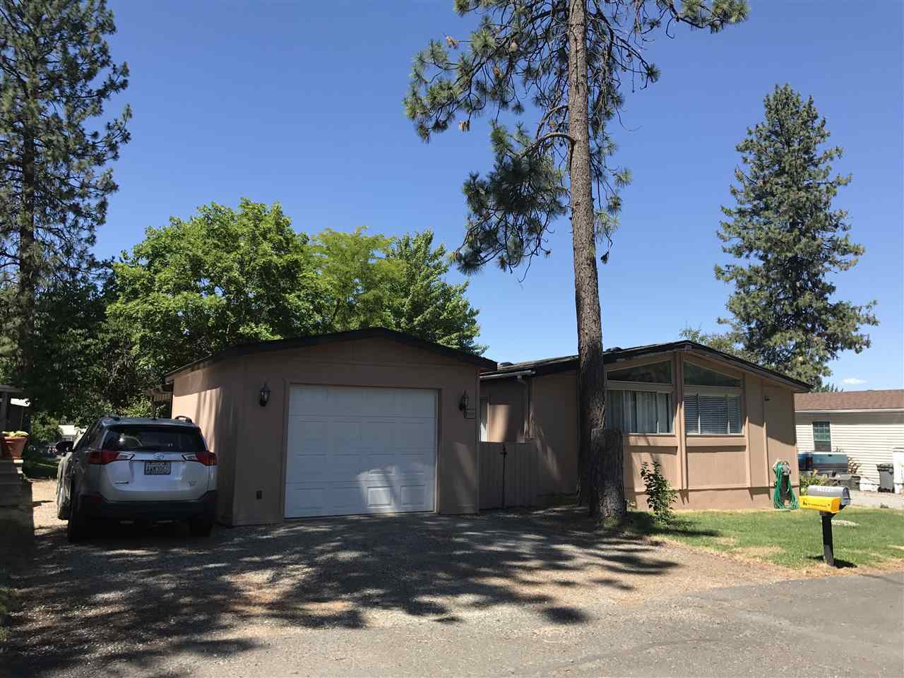 Property Photo: 15005 N Surrey Ln WA 99021