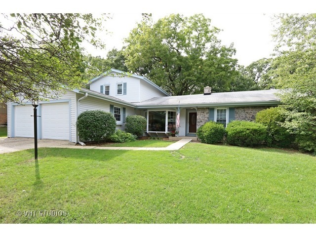 Property Photo: 2380 Westwood Lane IL 60074