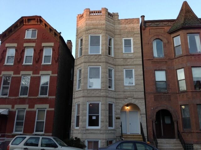 Property Photo: 1406 W Superior Street 2F IL 60642