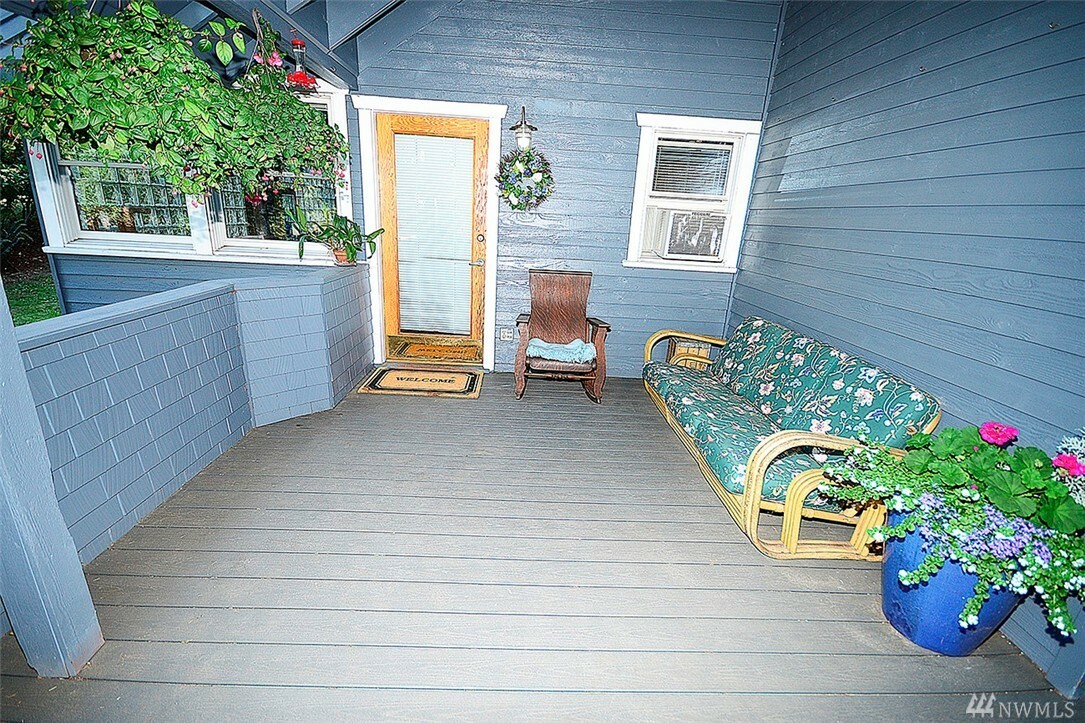 Property Photo:  1216 NE 195th St  WA 98155 