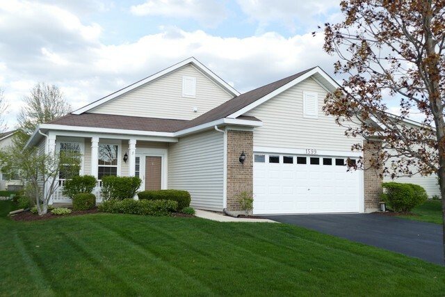 Property Photo:  1599 Benzie Circle West  IL 60446 