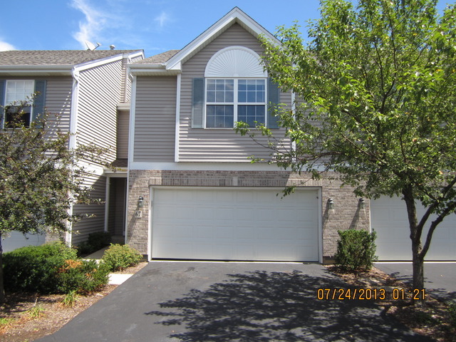 Property Photo: 67 Colonial Court IL 60107