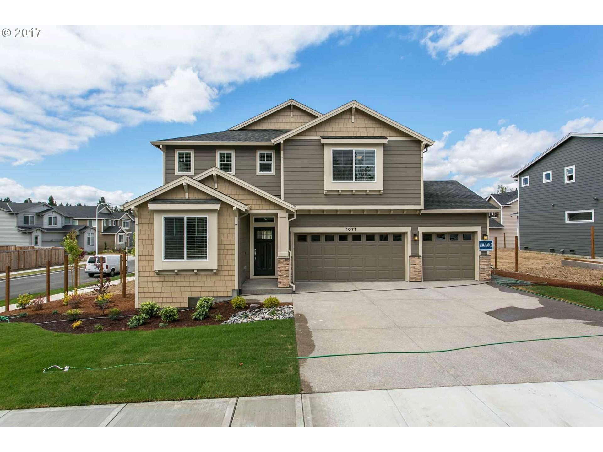 Property Photo:  1071 SE 47th Ave  OR 97123 