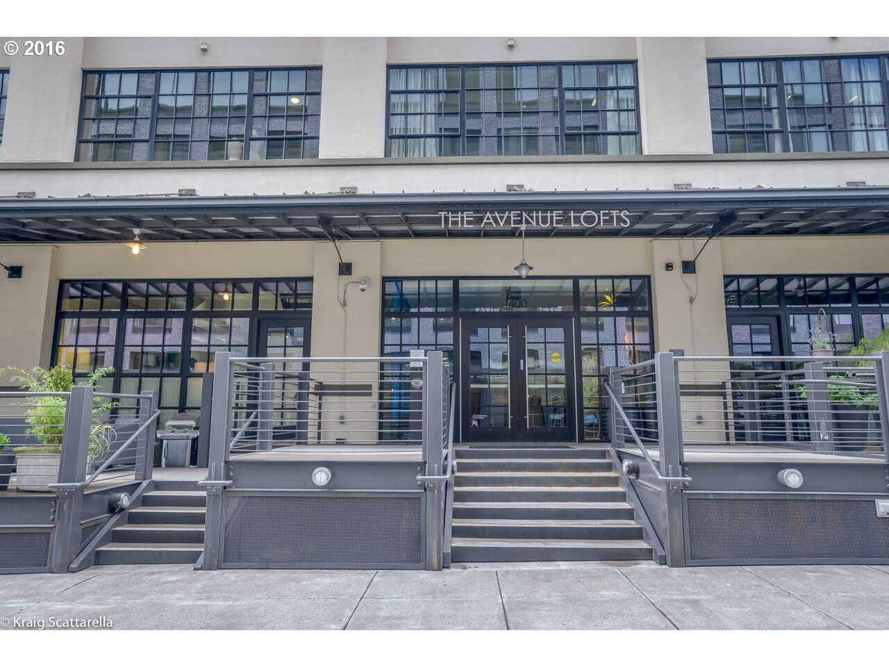 Property Photo:  1400 NW Irving St 105  OR 97209 