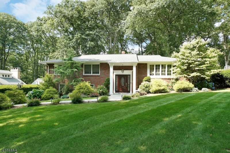 Property Photo: 709 Hillcrest Rd NJ 07676