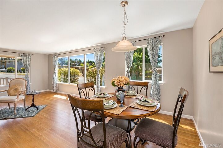 Property Photo: 801 Jefferson Ave NE WA 98056