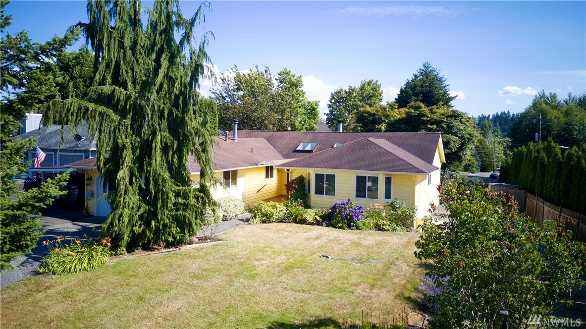 Property Photo:  3324 206th Place SW  WA 98036 