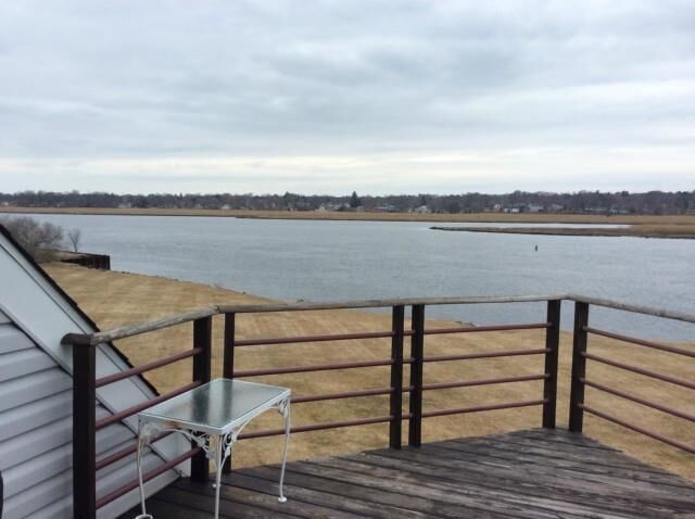 Property Photo: 1433 Windward Road 1433 CT 06461