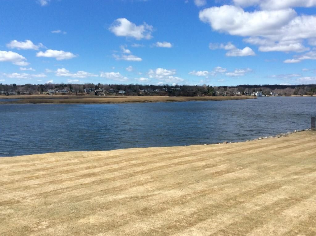 Property Photo: 1433 Windward Road 1433 CT 06461