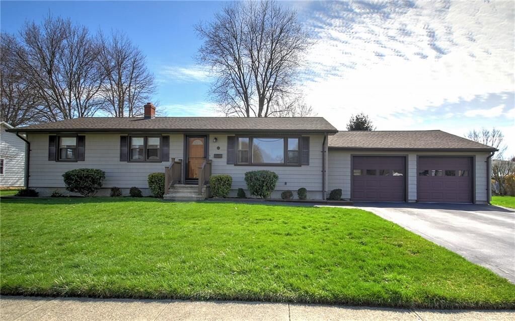Property Photo:  301 Pond Point Avenue  CT 06460 