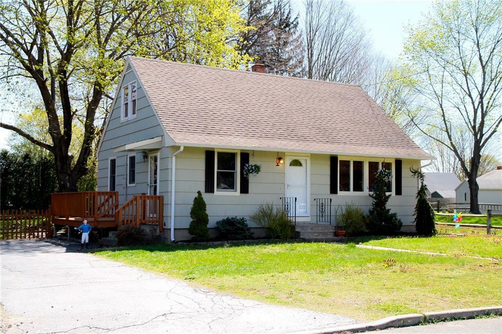 Property Photo:  8 Edgewood Avenue  CT 06385 