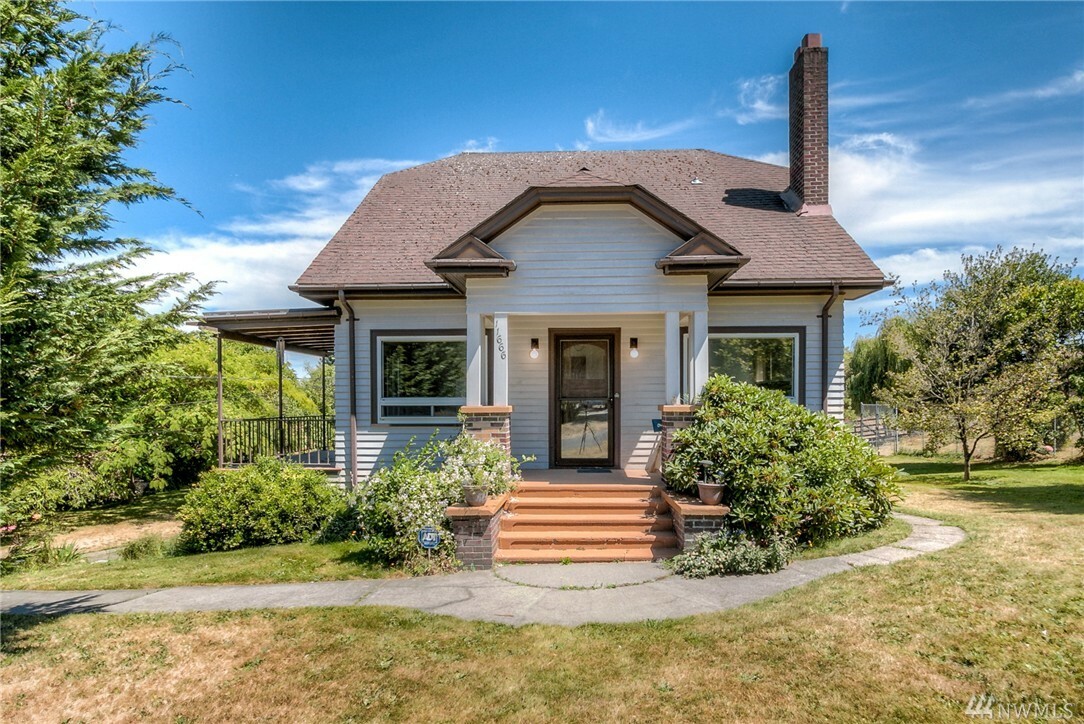 Property Photo: 11666 Roseberg Ave S WA 98168