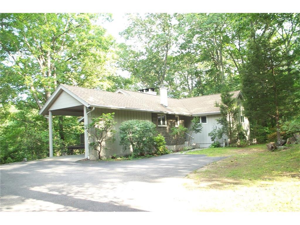 Property Photo:  6 Woodland Lane  CT 06335 