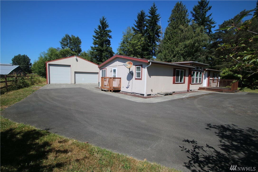 Property Photo: 12520 40th Ave E WA 98446