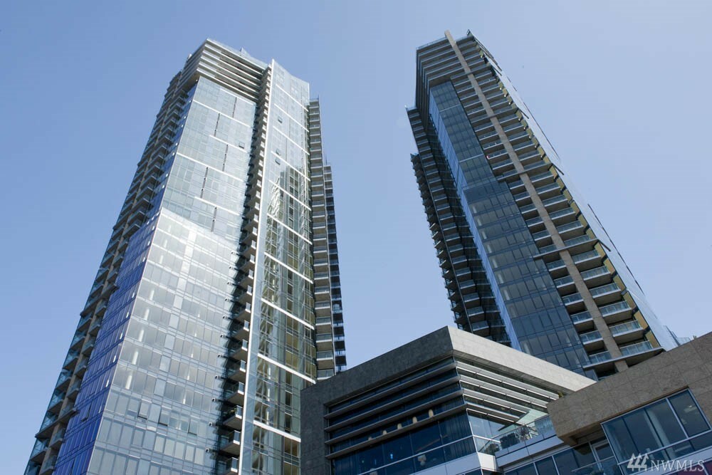 Property Photo: 10700 NE 4th St 324 WA 98004