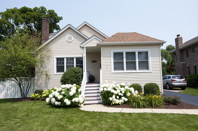 Property Photo:  157 Cayuga Avenue  IL 60126 