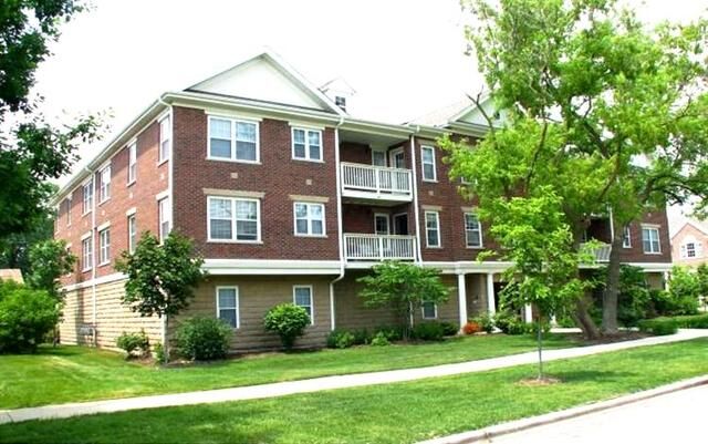 Property Photo:  120 N Clifton Avenue 5  IL 60068
