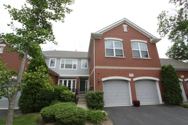 Property Photo: 5 Lakebreeze Court 5 IL 60047
