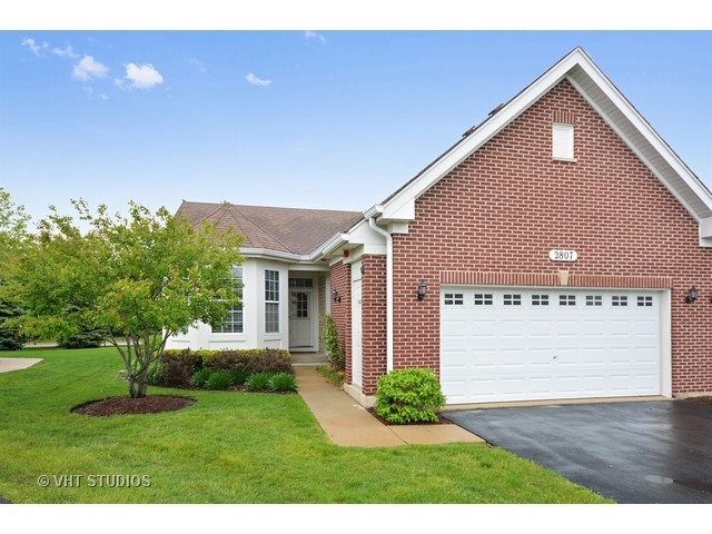 Property Photo:  2807 Bond Circle  IL 60563 