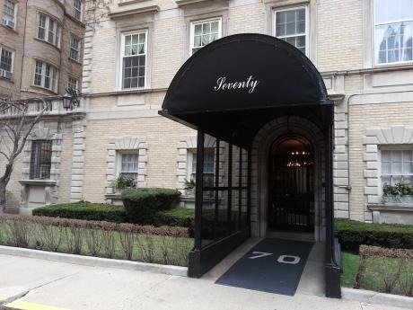 Property Photo: 70 E Scott Street 706 IL 60610
