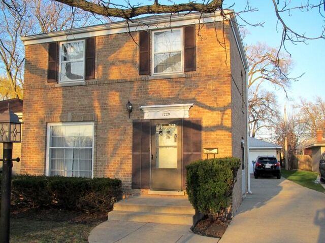 Property Photo:  1229 Hoffman Avenue  IL 60068