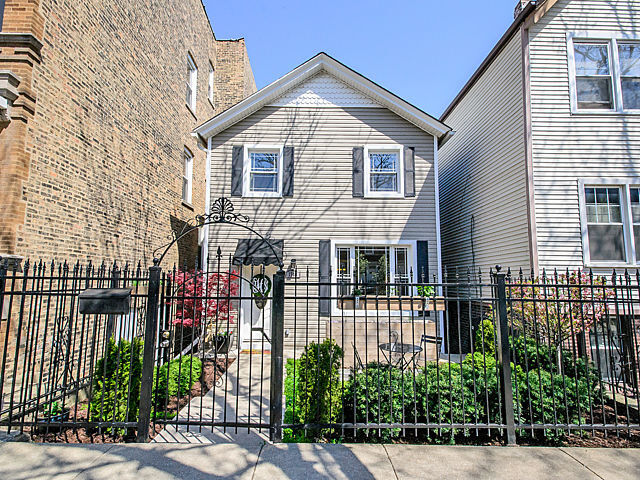 Property Photo: 1744 W Julian Street IL 60622