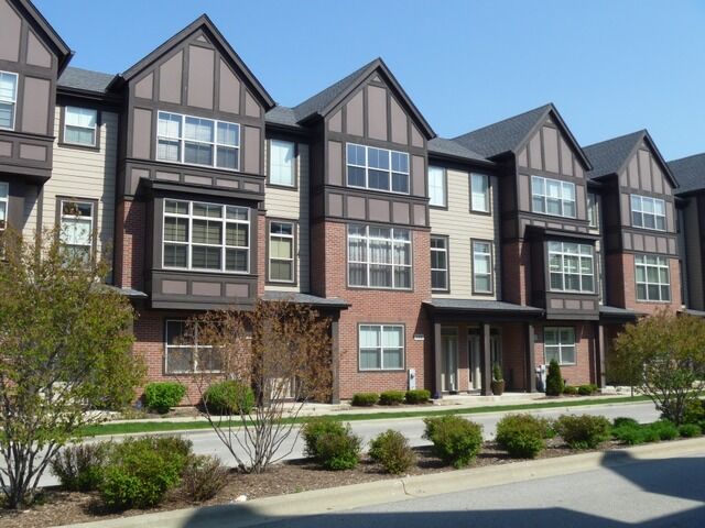 Property Photo:  331 W Aspen Pointe Road  IL 60061 