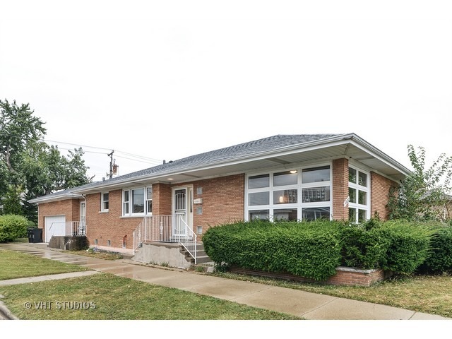 Property Photo:  4900 N Mont Clare Avenue  IL 60656 