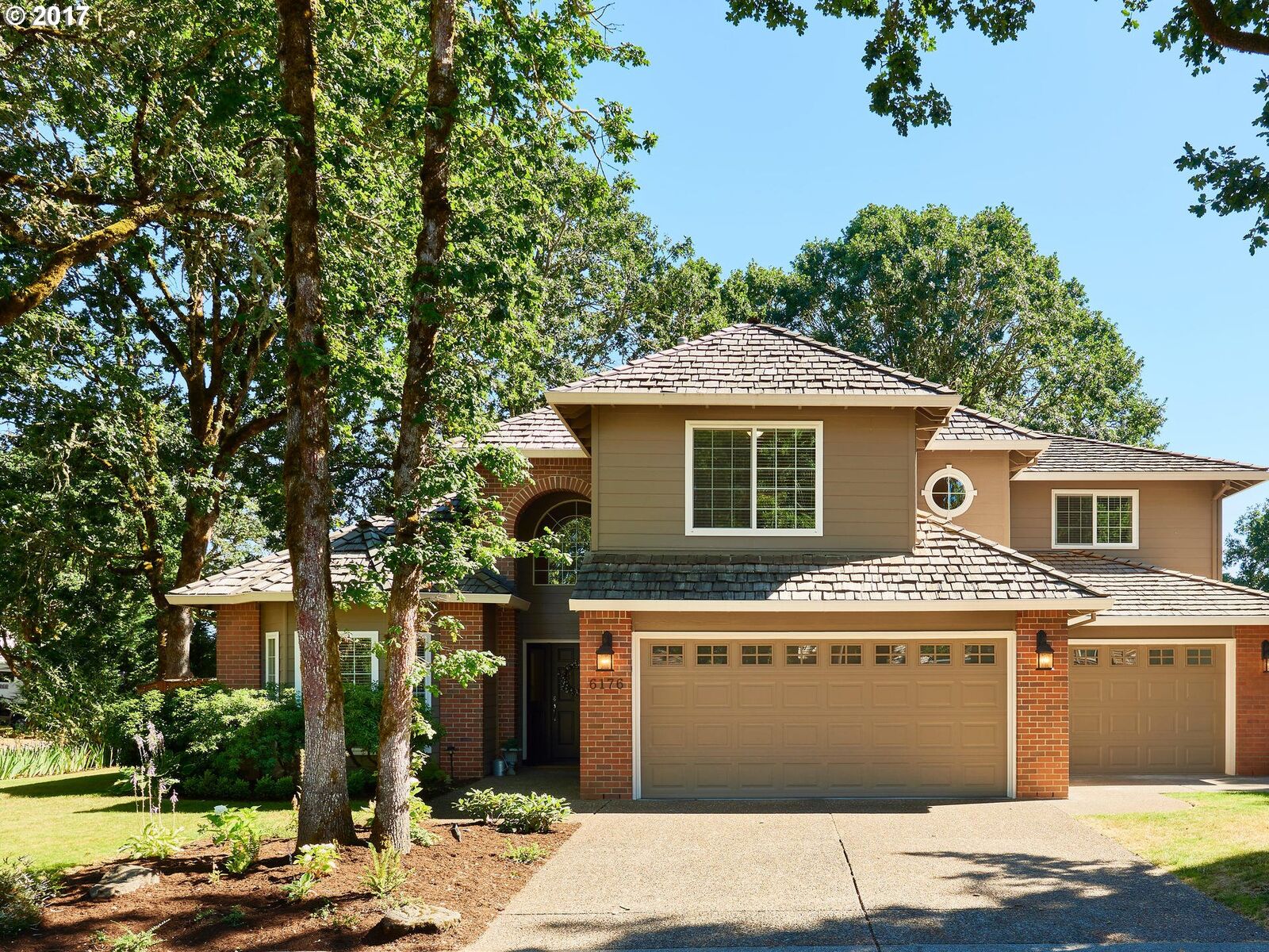 Property Photo: 6176 NE Laurelee St OR 97124